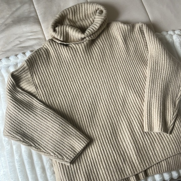 H&M Cream Sweater - Picture 3 of 8